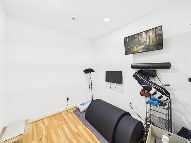 Building Photo - 2520 Robinhood St