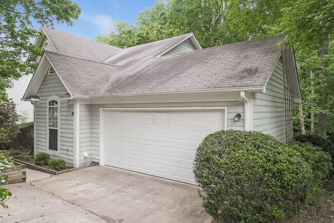 Foto del edificio - 8400 Woodford Bridge Dr