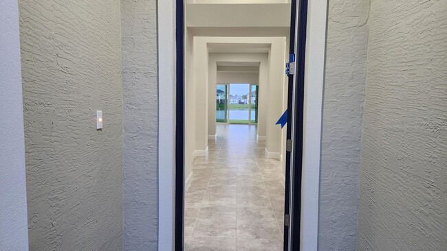 Foto del edificio - 14970 RedCove Pl