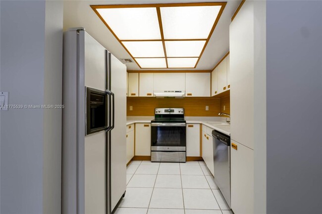 Building Photo - 9015 SW 125th Ave