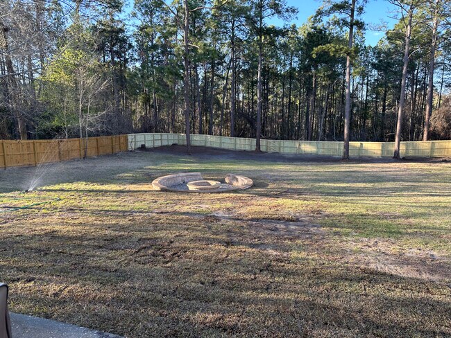 Foto del edificio - 6204 Lake Trail Dr