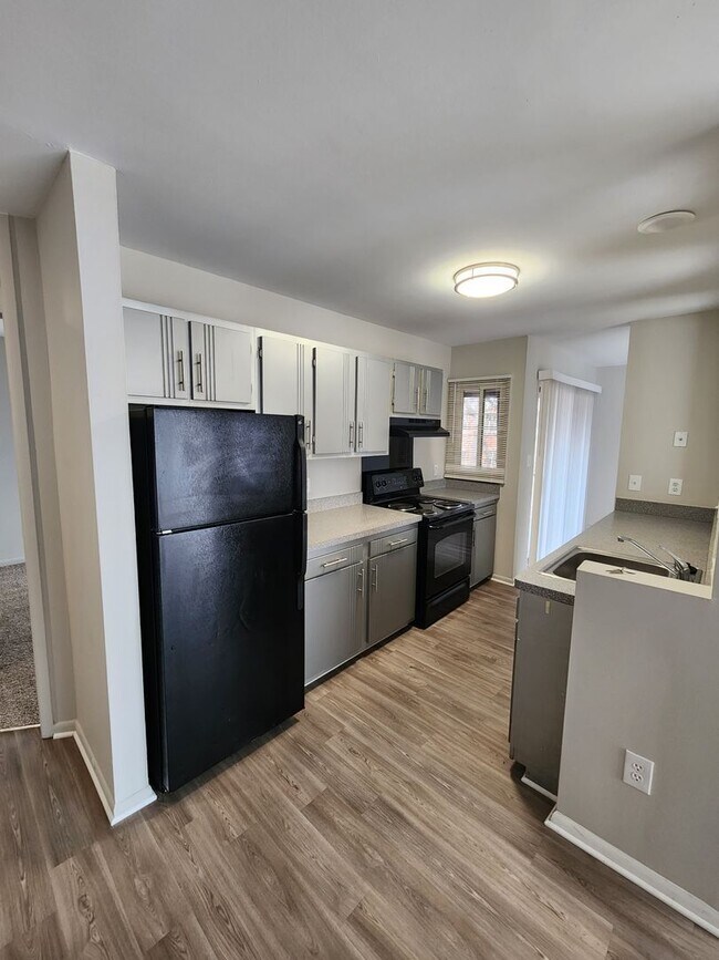 Building Photo - Crooks South- 2 Bedroom with 2 Balconies