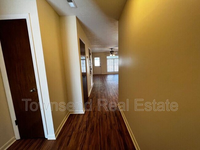 Foto del edificio - 2716 Helaman Ct