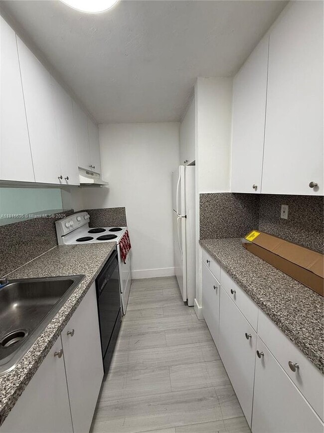 Foto del edificio - 10400 SW 108th Ave