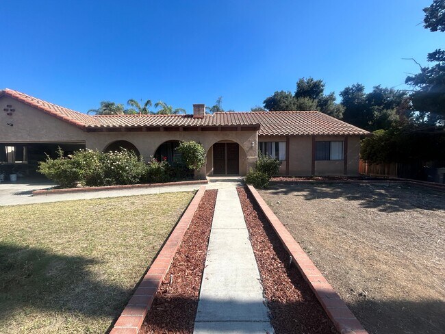 Foto del edificio - 41633 Whittier Ave