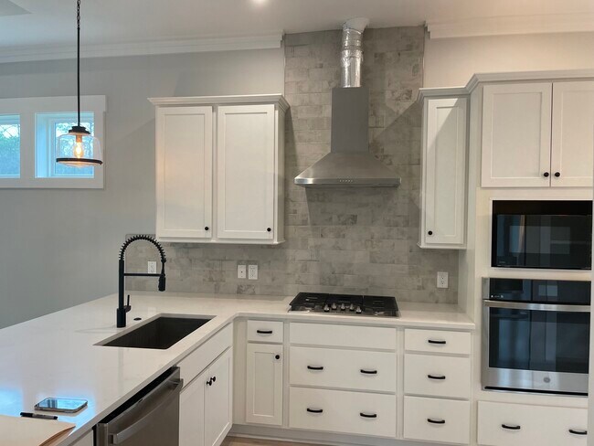 Kitchen - 134 E Lafayette Rd