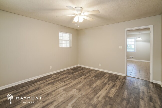 Foto del edificio - 6006 McMillan Cir