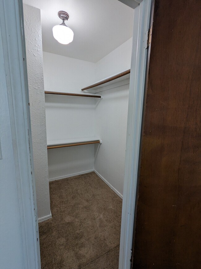 Building Photo - 304 Vicksburg Cir