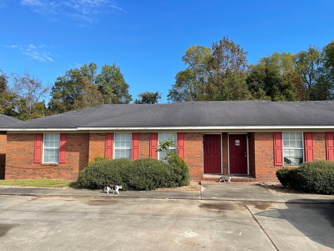 104 Oliver Ln Unit 104, Glennville, GA 30427 Apartments in Glennville