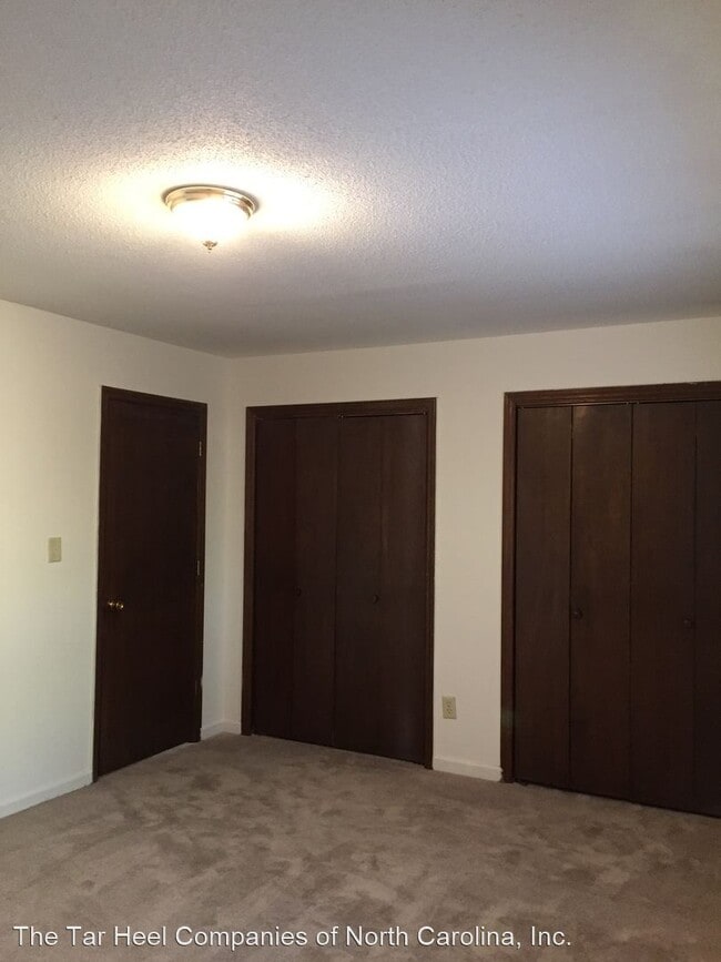 Building Photo - 117 E Circle Dr