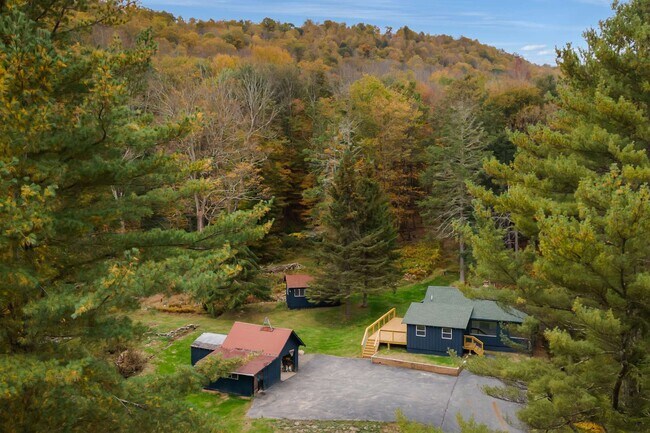 Foto del edificio - 13 Brenner Rd