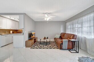 Building Photo - 3031 Cornwall B