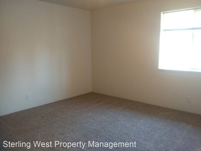 Building Photo - 2046 Campus Dr