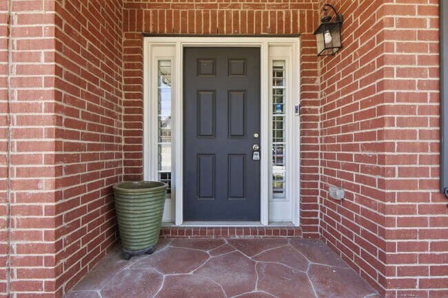 Foto del edificio - 5036 Winslow Dr