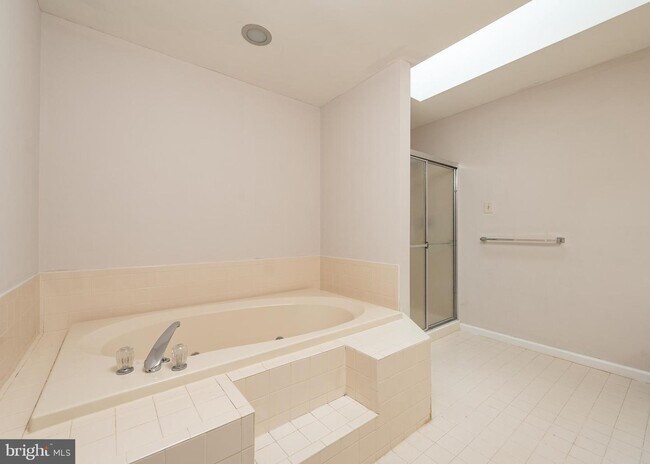 Foto del edificio - 10355 Waverly Woods Dr