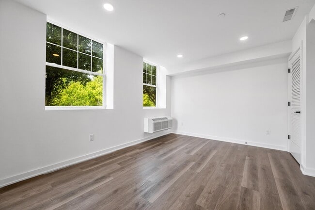 Foto del edificio - 315 Railroad Ave