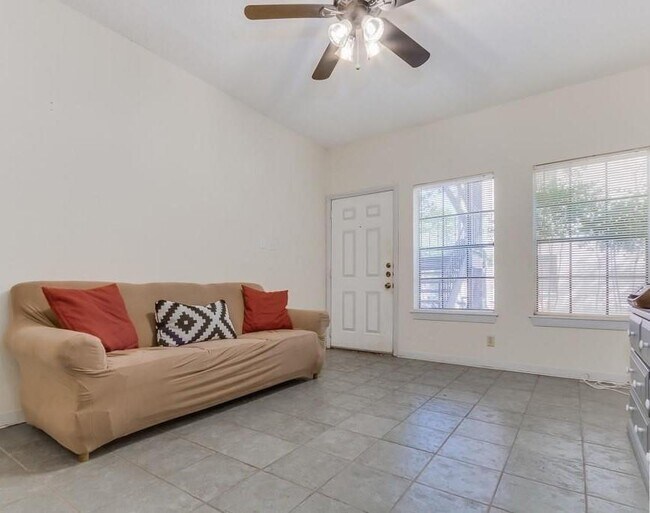 Foto del edificio - 2216 San Gabriel St