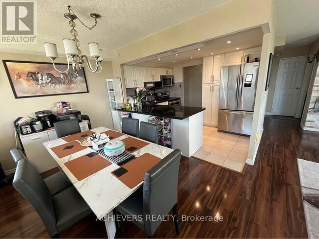 Building Photo - 3590 Kaneff Crescent