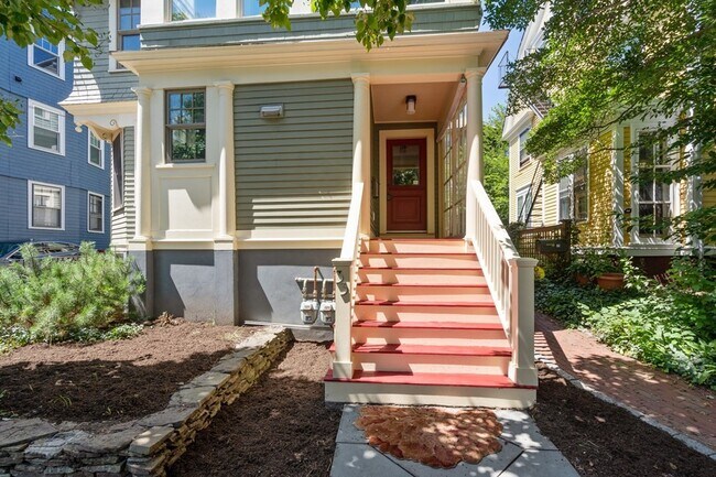 Building Photo - 33 Gorham St
