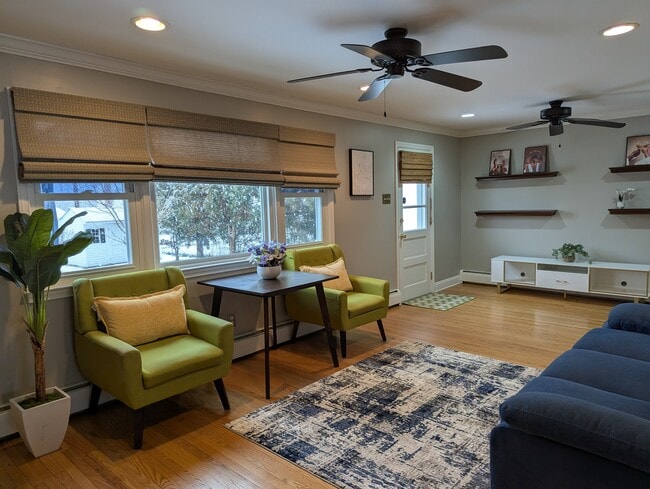 Building Photo - 89 Hedgerow Dr