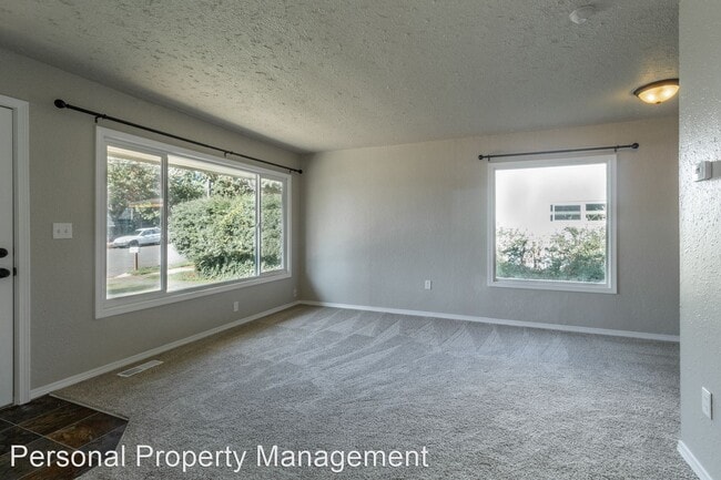 Foto del edificio - 4 br, 2 bath House - 819 Gillis St