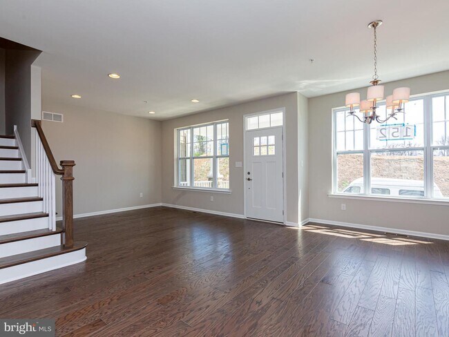Building Photo - 403 Quigley Dr