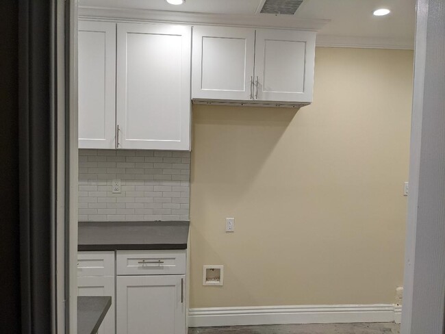 9703 VARNA ADU1 - 9341 Varna Ave