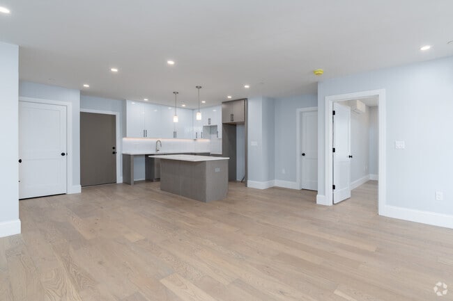 Interior Photo - 421-425 Market St