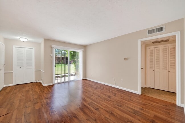 Building Photo - 7600 Burgoyne Rd