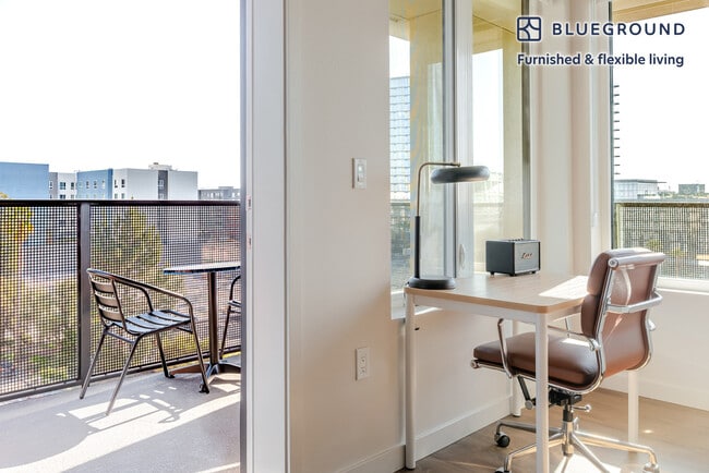 Building Photo - 2333 Calle Del Mundo