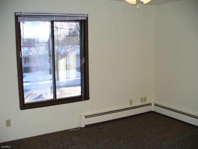 Building Photo - 1720 E Longview Dr