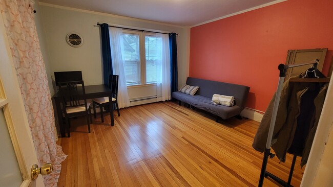 Bedroom - for rent - 42 W Baltimore St