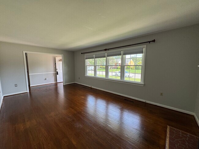 Building Photo - 117 Southerland Dr
