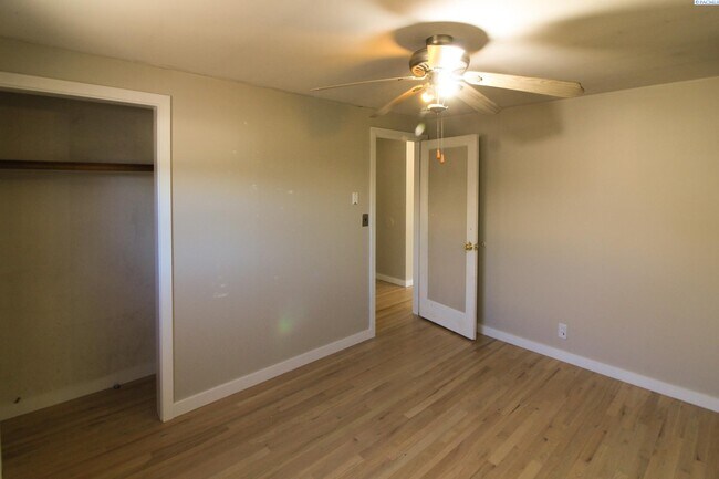 Foto del edificio - 2 bed, 1 bath home in Kennewick