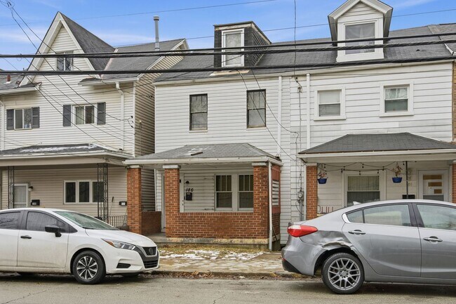 Building Photo - 186 Oneida St