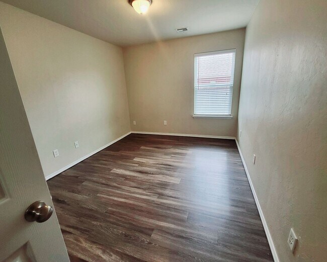 Building Photo - Welcome Home!!