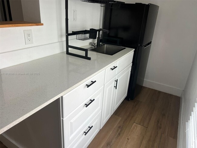 Foto del edificio - 453 NW 25th Ct