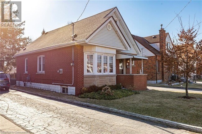 Building Photo - 19 Woodbridge Rd