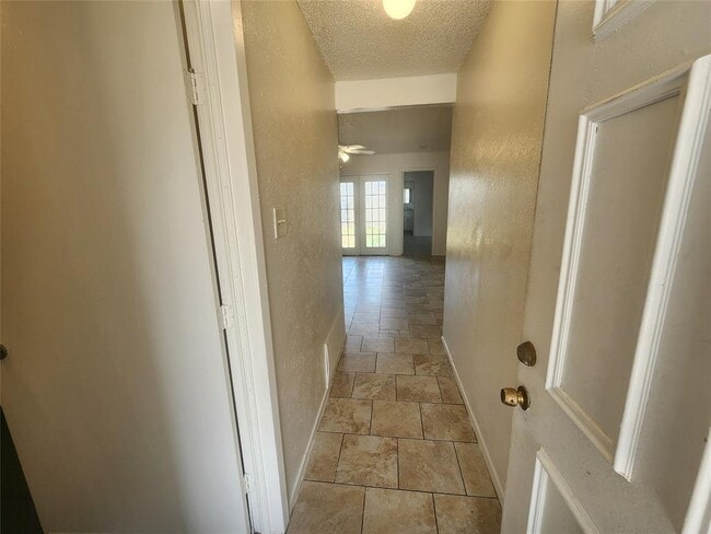 Foto del edificio - 3408 Lynridge Dr