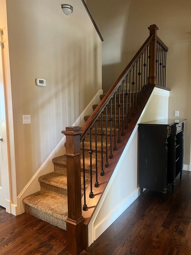 Foto del edificio - "Luxury Living: Stunning home with marble counter tops & Fireplace!"