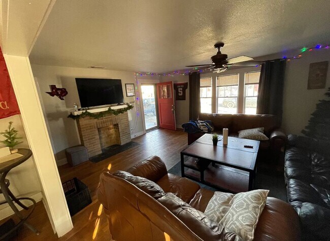 Foto del edificio - Pre-Leasing 5 Bedroom