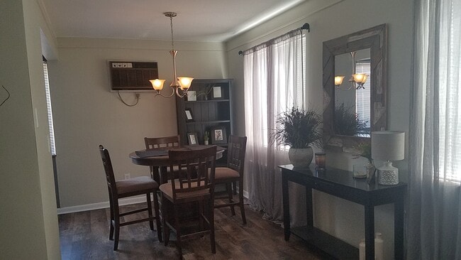 Dining Room - 933 Hollytree Dr