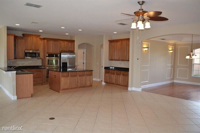 Building Photo - 4 br, 3 bath House - 1042 Spinning Wheel Dr