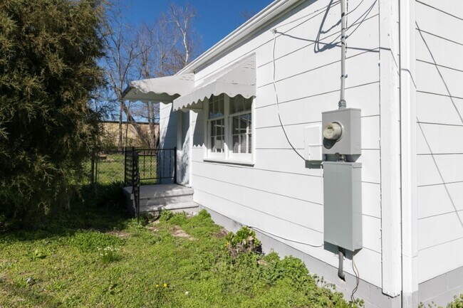 Foto del edificio - Charming 3BR/1.5BA in Sought-After Pleasan...