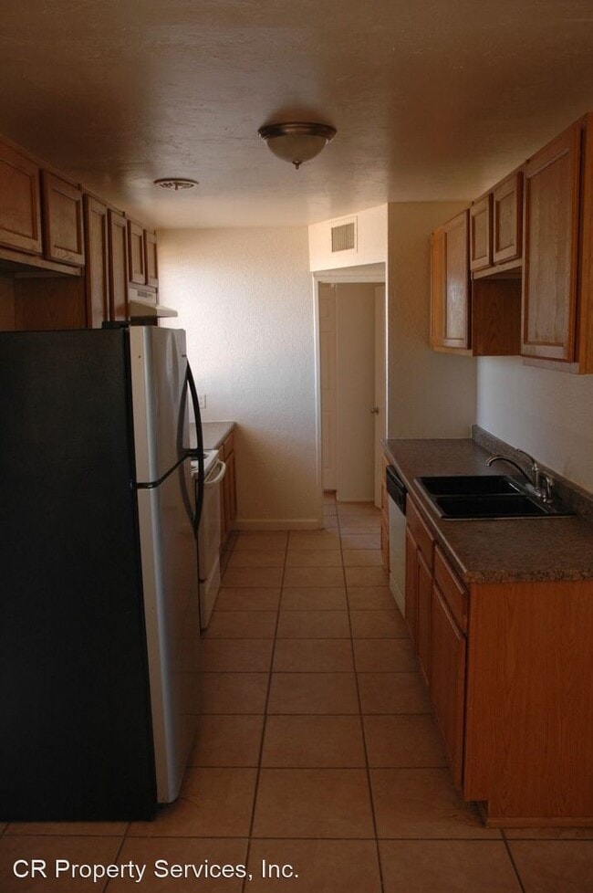 Building Photo - 5 br, 1.5 bath House - 1118 E Yucca St.