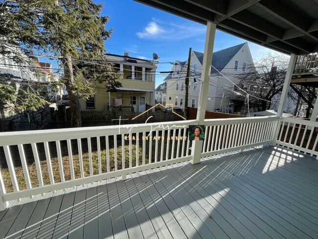 Building Photo - 68 Bellevue St