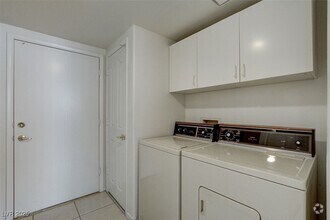Building Photo - 8301 Boseck Dr