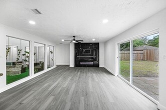Building Photo - 7115 Foxway Ln
