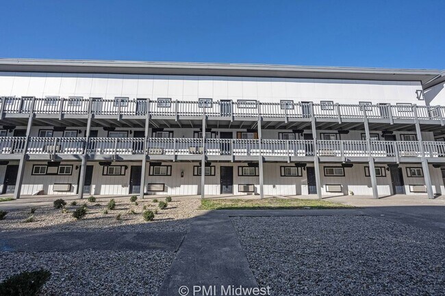Foto del edificio - 3900 Shadeland Ave 1 Bedroom