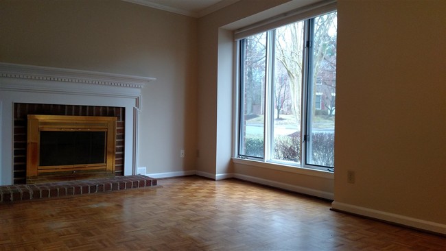 Foto del edificio - 933 Huntwood Ln
